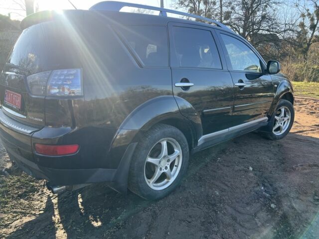 Черный Мицубиси Аутлендер, объемом двигателя 2 л и пробегом 247 тыс. км за 4600 $, фото 5 на Automoto.ua