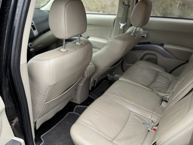 Черный Мицубиси Аутлендер, объемом двигателя 2 л и пробегом 377 тыс. км за 5200 $, фото 13 на Automoto.ua