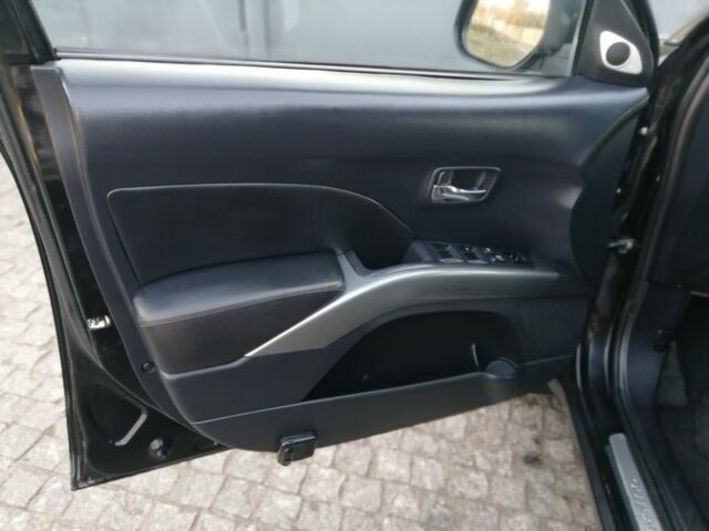 Черный Мицубиси Аутлендер, объемом двигателя 2.4 л и пробегом 228 тыс. км за 7850 $, фото 7 на Automoto.ua