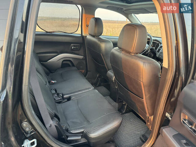 Чорний Міцубісі Аутлендер, об'ємом двигуна 3 л та пробігом 236 тис. км за 9800 $, фото 7 на Automoto.ua