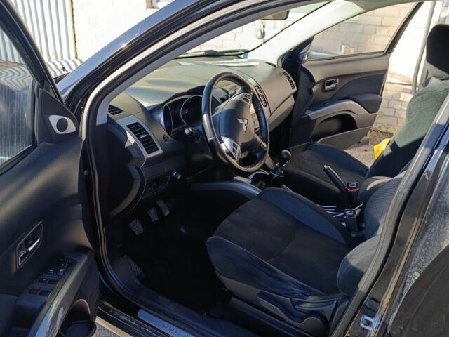 Черный Мицубиси Аутлендер, объемом двигателя 2.2 л и пробегом 200 тыс. км за 9500 $, фото 7 на Automoto.ua