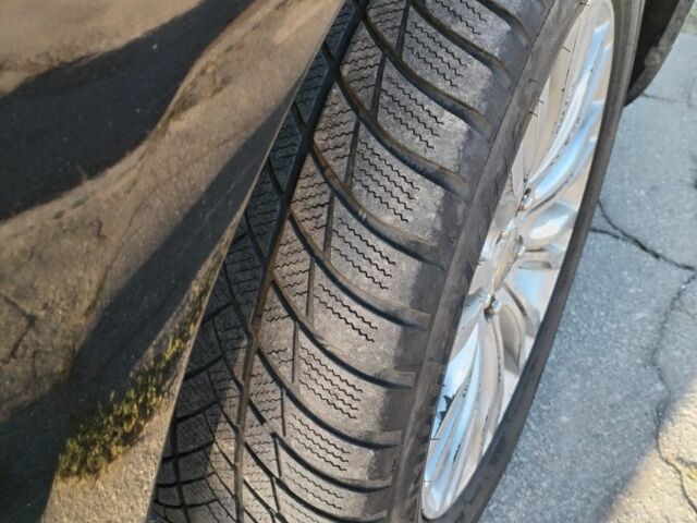 Черный Мицубиси Аутлендер, объемом двигателя 2.4 л и пробегом 199 тыс. км за 9000 $, фото 3 на Automoto.ua