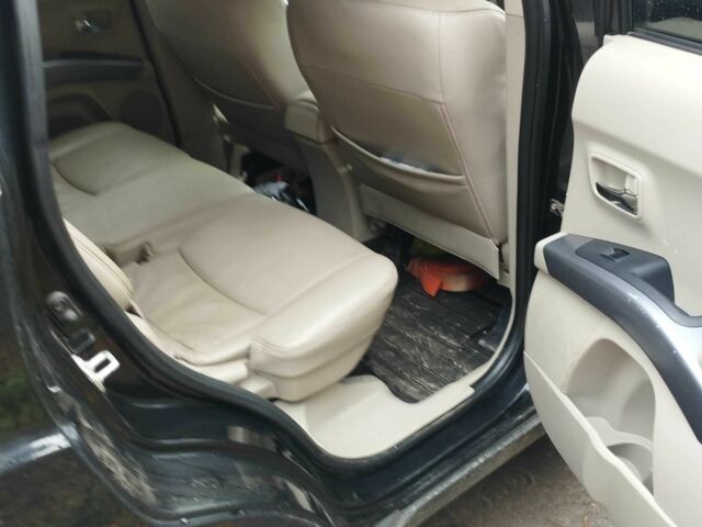 Черный Мицубиси Аутлендер, объемом двигателя 2 л и пробегом 242 тыс. км за 5500 $, фото 4 на Automoto.ua