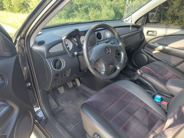 Черный Мицубиси Аутлендер, объемом двигателя 2 л и пробегом 143 тыс. км за 7800 $, фото 3 на Automoto.ua