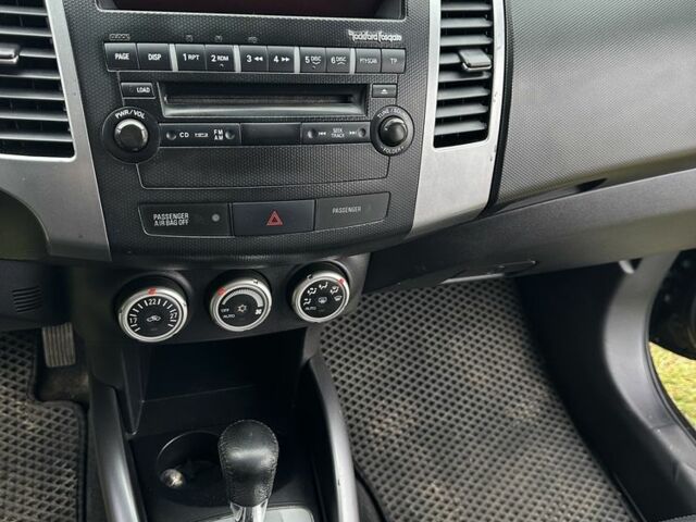 Чорний Міцубісі Аутлендер, об'ємом двигуна 2.4 л та пробігом 186 тис. км за 8700 $, фото 11 на Automoto.ua