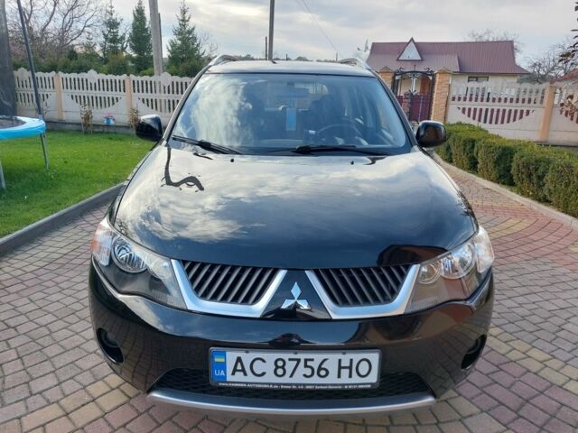 Черный Мицубиси Аутлендер, объемом двигателя 2 л и пробегом 249 тыс. км за 8750 $, фото 1 на Automoto.ua
