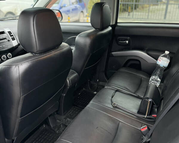 Черный Мицубиси Аутлендер, объемом двигателя 2.36 л и пробегом 120 тыс. км за 10100 $, фото 10 на Automoto.ua