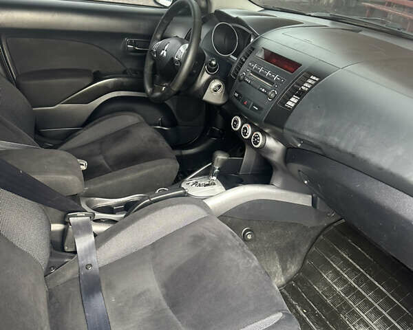 Черный Мицубиси Аутлендер, объемом двигателя 2.4 л и пробегом 199 тыс. км за 8777 $, фото 6 на Automoto.ua