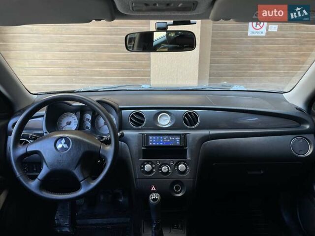 Черный Мицубиси Аутлендер, объемом двигателя 2 л и пробегом 270 тыс. км за 7199 $, фото 1 на Automoto.ua