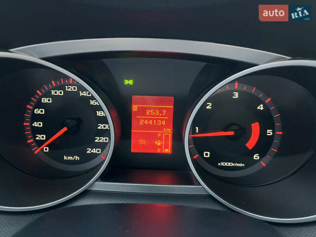 Черный Мицубиси Аутлендер, объемом двигателя 1.97 л и пробегом 244 тыс. км за 8800 $, фото 13 на Automoto.ua