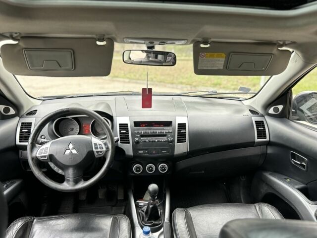 Чорний Міцубісі Аутлендер, об'ємом двигуна 2 л та пробігом 238 тис. км за 5500 $, фото 9 на Automoto.ua