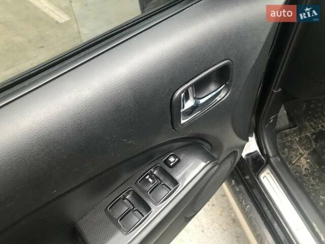 Чорний Міцубісі Аутлендер, об'ємом двигуна 2.38 л та пробігом 207 тис. км за 7000 $, фото 19 на Automoto.ua