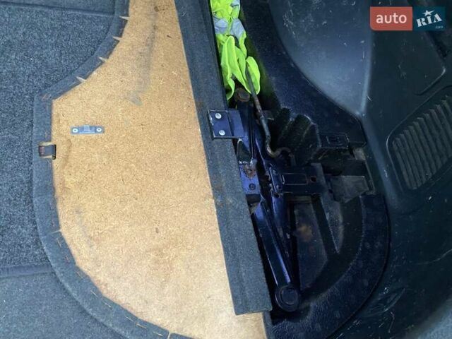 Черный Мицубиси Аутлендер, объемом двигателя 2 л и пробегом 306 тыс. км за 6500 $, фото 14 на Automoto.ua