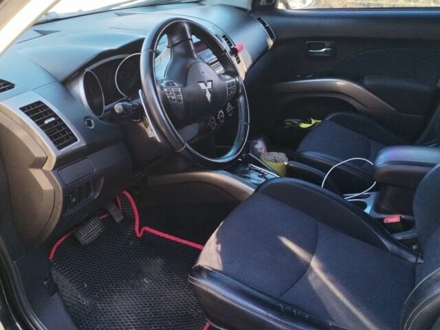 Черный Мицубиси Аутлендер, объемом двигателя 2.4 л и пробегом 199 тыс. км за 9000 $, фото 4 на Automoto.ua