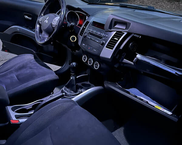 Чорний Міцубісі Аутлендер, об'ємом двигуна 1.97 л та пробігом 300 тис. км за 8600 $, фото 8 на Automoto.ua