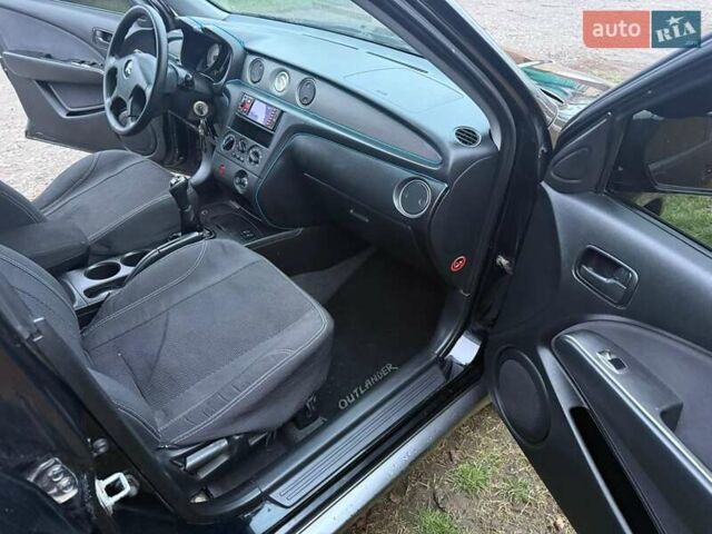 Черный Мицубиси Аутлендер, объемом двигателя 2 л и пробегом 232 тыс. км за 7000 $, фото 6 на Automoto.ua