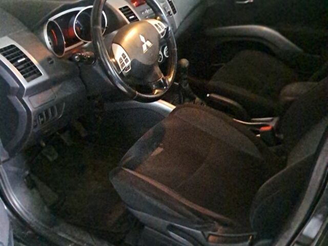 Черный Мицубиси Аутлендер, объемом двигателя 2 л и пробегом 226 тыс. км за 4700 $, фото 7 на Automoto.ua