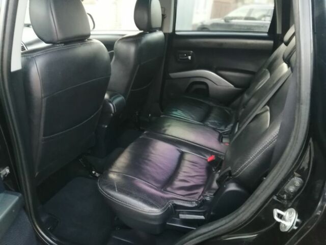 Черный Мицубиси Аутлендер, объемом двигателя 2.4 л и пробегом 228 тыс. км за 7850 $, фото 6 на Automoto.ua