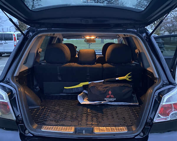 Чорний Міцубісі Аутлендер, об'ємом двигуна 2 л та пробігом 271 тис. км за 6799 $, фото 8 на Automoto.ua