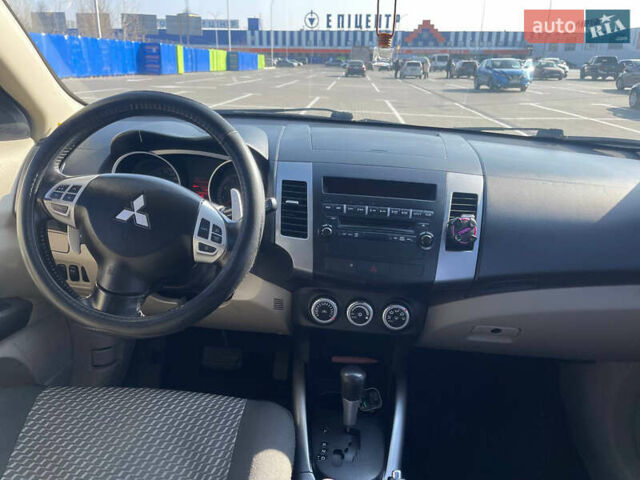 Чорний Міцубісі Аутлендер, об'ємом двигуна 2.4 л та пробігом 195 тис. км за 8600 $, фото 14 на Automoto.ua