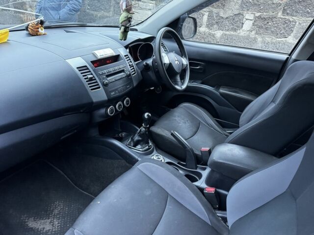 Чорний Міцубісі Аутлендер, об'ємом двигуна 0 л та пробігом 180 тис. км за 2800 $, фото 3 на Automoto.ua