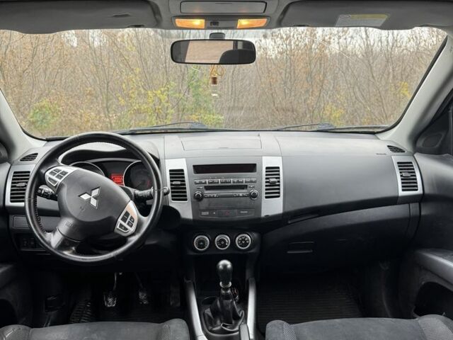 Черный Мицубиси Аутлендер, объемом двигателя 2 л и пробегом 320 тыс. км за 4800 $, фото 11 на Automoto.ua