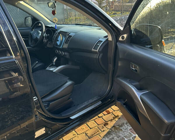 Черный Мицубиси Аутлендер, объемом двигателя 2.36 л и пробегом 253 тыс. км за 9600 $, фото 5 на Automoto.ua