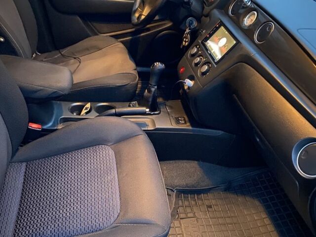 Чорний Міцубісі Аутлендер, об'ємом двигуна 2 л та пробігом 271 тис. км за 6799 $, фото 6 на Automoto.ua