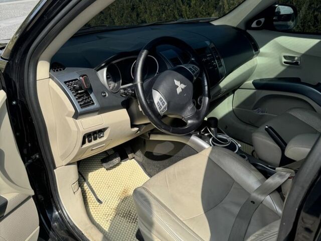 Чорний Міцубісі Аутлендер, об'ємом двигуна 3 л та пробігом 186 тис. км за 10000 $, фото 4 на Automoto.ua