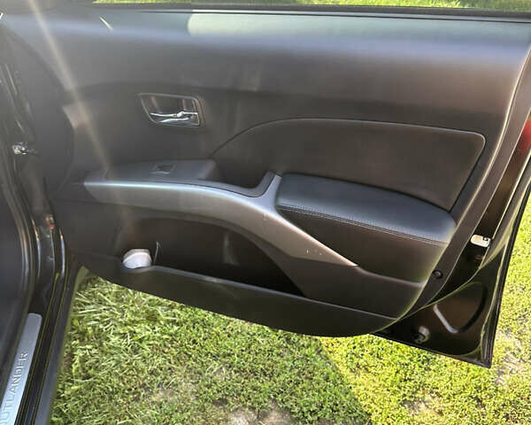 Черный Мицубиси Аутлендер, объемом двигателя 2.36 л и пробегом 240 тыс. км за 9599 $, фото 23 на Automoto.ua