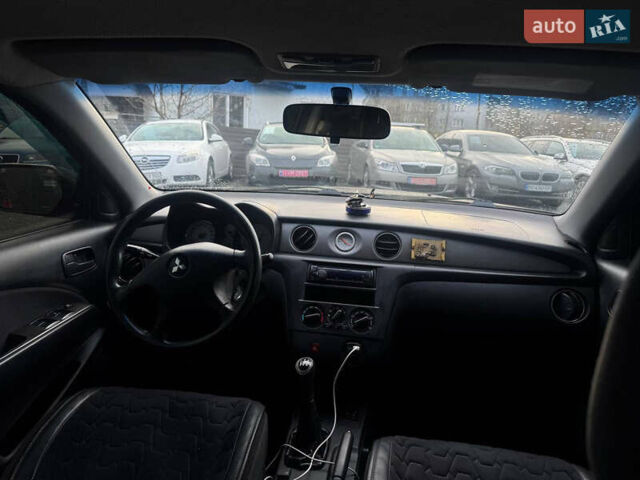 Черный Мицубиси Аутлендер, объемом двигателя 2 л и пробегом 240 тыс. км за 5500 $, фото 12 на Automoto.ua