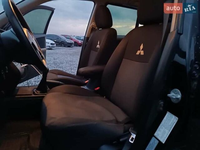 Чорний Міцубісі Аутлендер, об'ємом двигуна 2 л та пробігом 271 тис. км за 6940 $, фото 29 на Automoto.ua