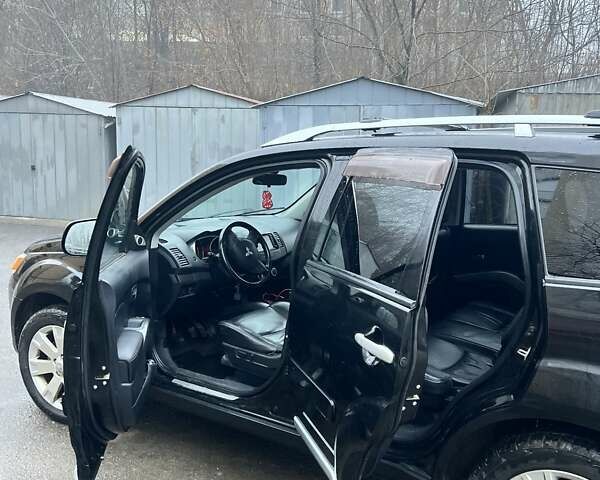 Чорний Міцубісі Аутлендер, об'ємом двигуна 2 л та пробігом 330 тис. км за 4900 $, фото 4 на Automoto.ua