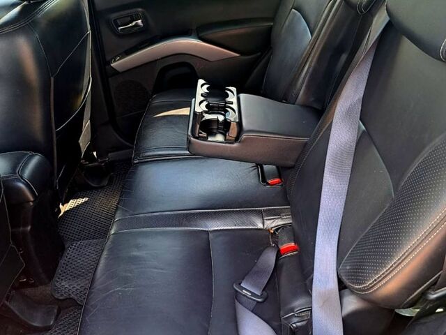 Черный Мицубиси Аутлендер, объемом двигателя 2.4 л и пробегом 241 тыс. км за 9300 $, фото 5 на Automoto.ua