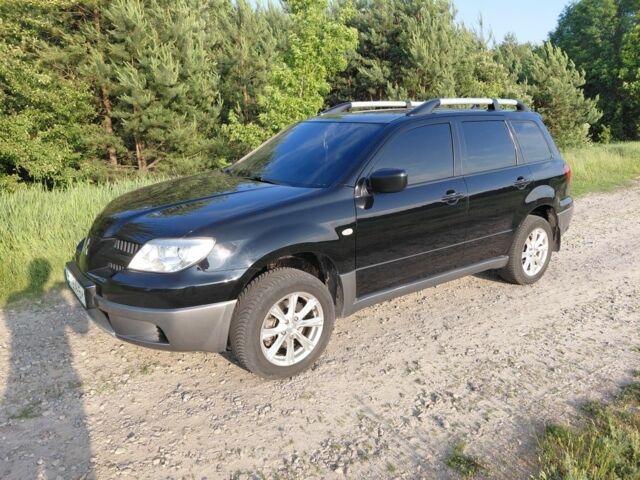 Черный Мицубиси Аутлендер, объемом двигателя 2 л и пробегом 143 тыс. км за 7800 $, фото 1 на Automoto.ua