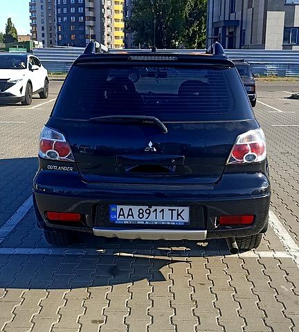 Чорний Міцубісі Аутлендер, об'ємом двигуна 2 л та пробігом 364 тис. км за 5900 $, фото 2 на Automoto.ua