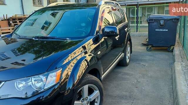 Черный Мицубиси Аутлендер, объемом двигателя 2.36 л и пробегом 246 тыс. км за 9700 $, фото 3 на Automoto.ua