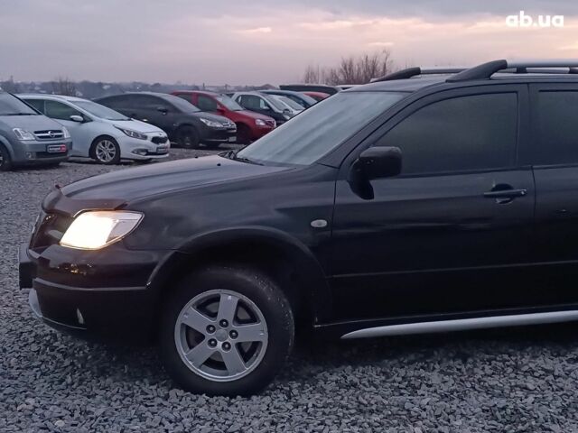 Черный Мицубиси Аутлендер, объемом двигателя 2 л и пробегом 271 тыс. км за 6940 $, фото 3 на Automoto.ua