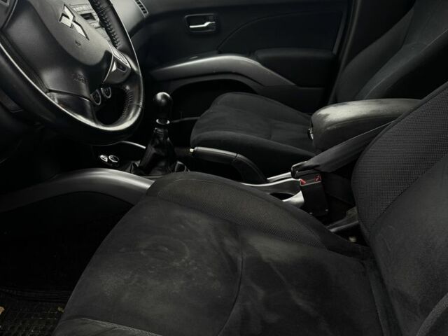 Черный Мицубиси Аутлендер, объемом двигателя 2 л и пробегом 320 тыс. км за 4800 $, фото 12 на Automoto.ua