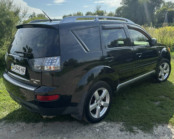 Черный Мицубиси Аутлендер, объемом двигателя 2.36 л и пробегом 240 тыс. км за 9599 $, фото 3 на Automoto.ua