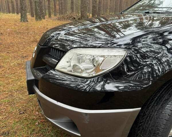 Черный Мицубиси Аутлендер, объемом двигателя 2 л и пробегом 232 тыс. км за 7000 $, фото 1 на Automoto.ua