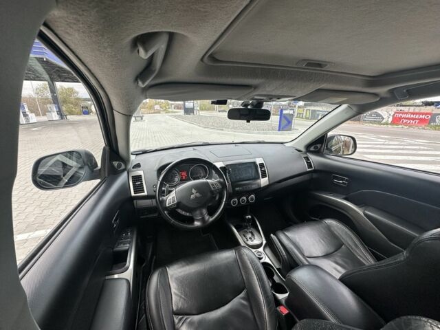 Чорний Міцубісі Аутлендер, об'ємом двигуна 2.4 л та пробігом 218 тис. км за 10000 $, фото 5 на Automoto.ua