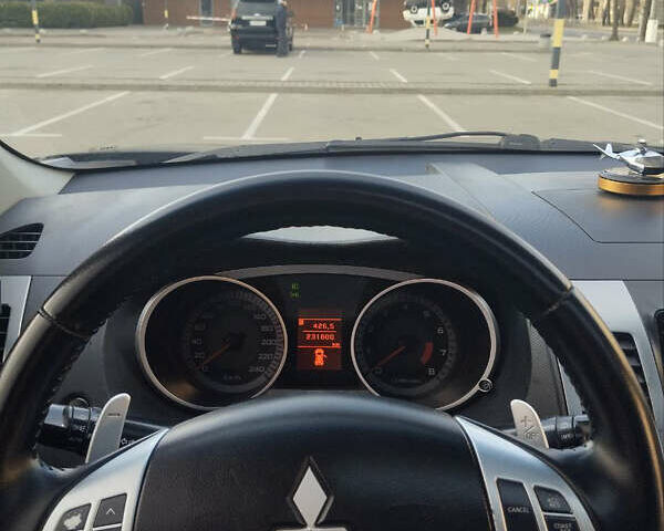 Черный Мицубиси Аутлендер, объемом двигателя 2.4 л и пробегом 237 тыс. км за 5000 $, фото 9 на Automoto.ua