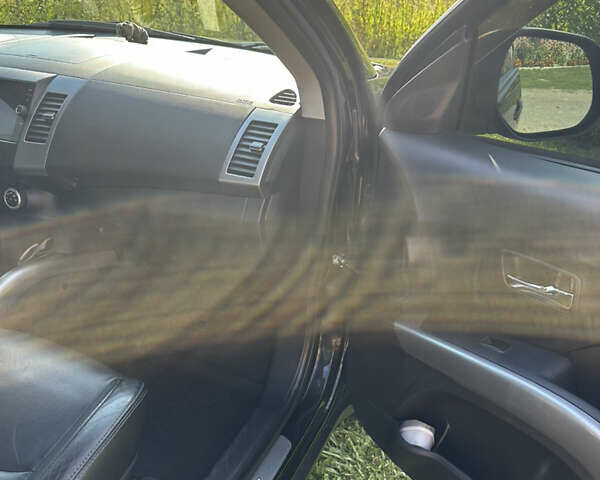 Черный Мицубиси Аутлендер, объемом двигателя 2.36 л и пробегом 240 тыс. км за 9599 $, фото 24 на Automoto.ua