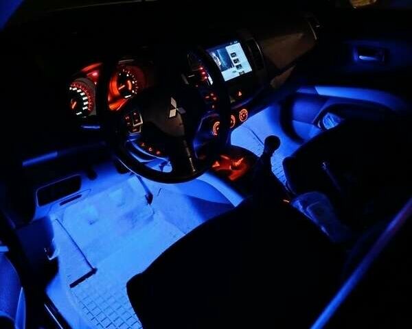 Черный Мицубиси Аутлендер, объемом двигателя 2.2 л и пробегом 200 тыс. км за 9500 $, фото 5 на Automoto.ua