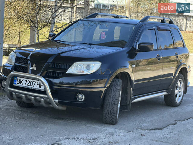 Черный Мицубиси Аутлендер, объемом двигателя 2 л и пробегом 246 тыс. км за 6998 $, фото 4 на Automoto.ua