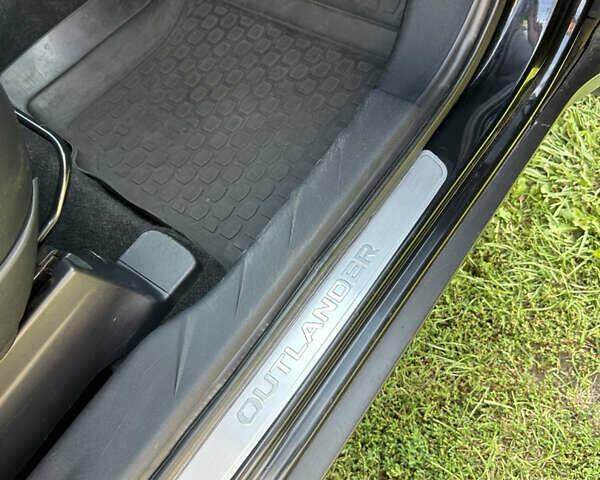 Черный Мицубиси Аутлендер, объемом двигателя 2.36 л и пробегом 240 тыс. км за 9599 $, фото 25 на Automoto.ua