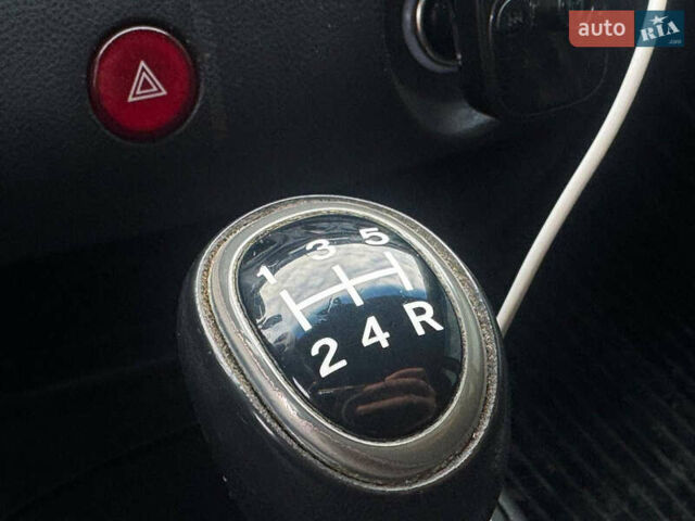 Черный Мицубиси Аутлендер, объемом двигателя 2 л и пробегом 240 тыс. км за 5500 $, фото 16 на Automoto.ua