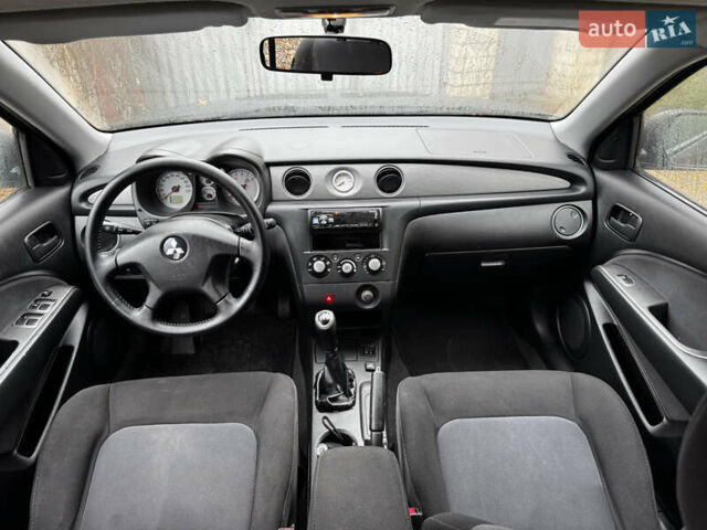 Чорний Міцубісі Аутлендер, об'ємом двигуна 2 л та пробігом 254 тис. км за 7499 $, фото 10 на Automoto.ua