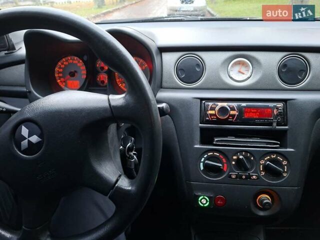 Чорний Міцубісі Аутлендер, об'ємом двигуна 2 л та пробігом 191 тис. км за 7100 $, фото 12 на Automoto.ua